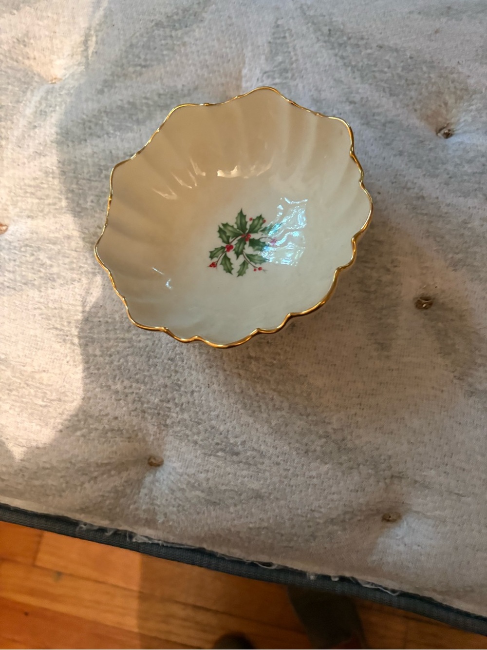 Lenox Cream Holly Scalloped Accent Bowl with Gold Trim